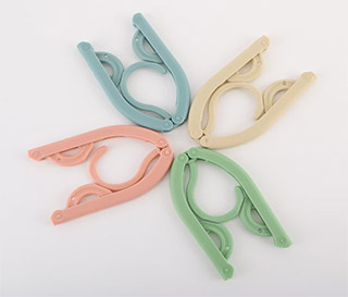 Portable folding clothes hanger